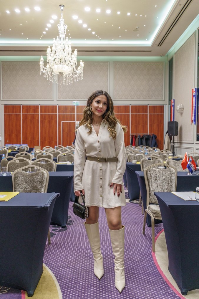 Bej Kemerli Beyaz Kadın Keten Midi Gömlek - Görsel 2