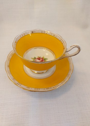 American Vintage Sarı Çiçek Desenli İngiliz Antika Fincan