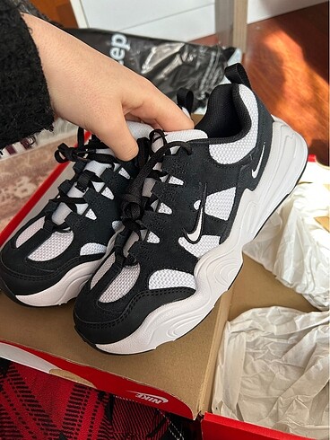36 Beden siyah Renk Nike ayakkabi