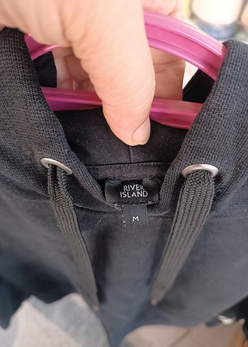 River Island Siyah Kapüşonlu Baskılı Kadın Sweatshirt
