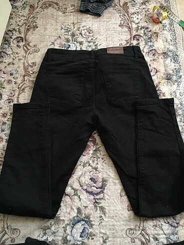 27 Beden siyah Renk Siyah pantolon