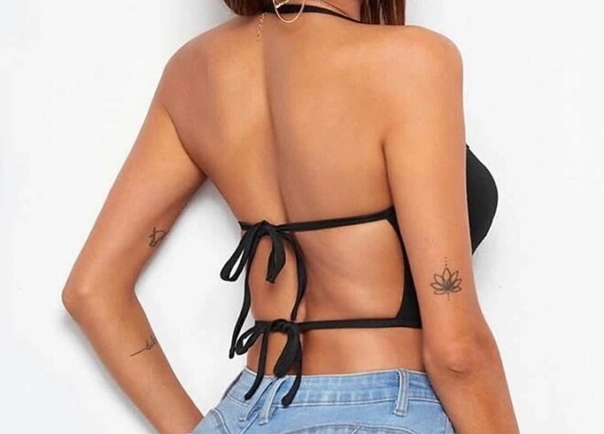 Urban Outfitters bağlamalı crop top