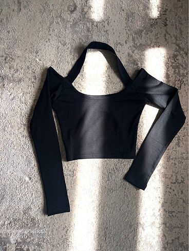 boyundan askılı crop top