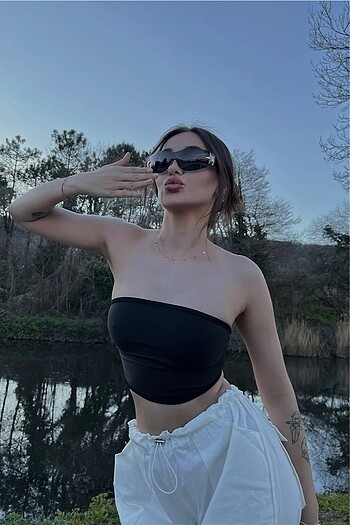 straplez crop top