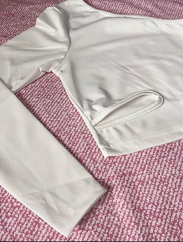 Urban Outfitters tek kol crop top