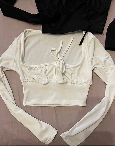 Urban Outfitters göğüs detay crop top