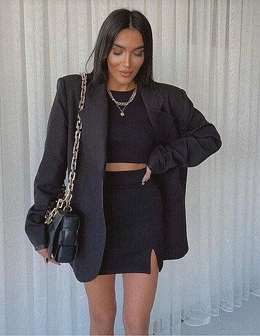 Urban Outfitters yırtmaçlı mini etek