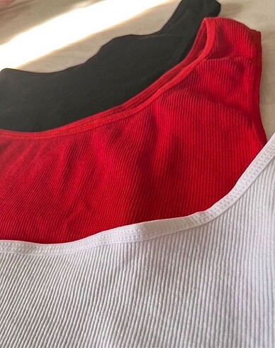 Urban Outfitters tek kol crop top