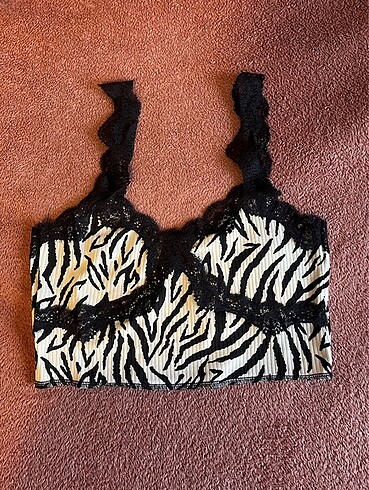dantel detay crop top