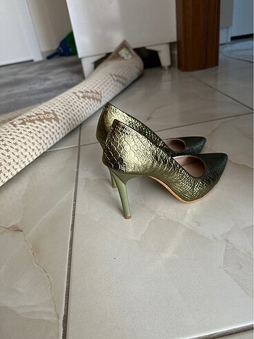 Butigo Sıfır Stiletto çok şık timsah deri yeşilimsi sarımsı