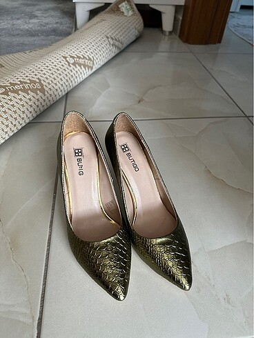 36 Beden Sıfır Stiletto çok şık timsah deri yeşilimsi sarımsı