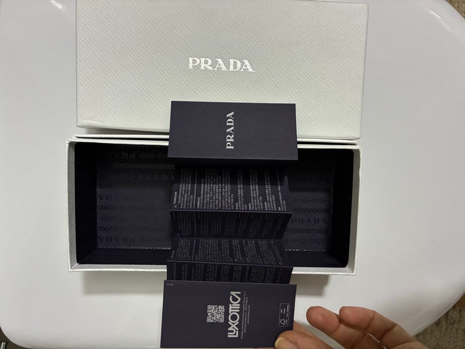 Siyah Prada Gözlük Kutusu - Görsel 2