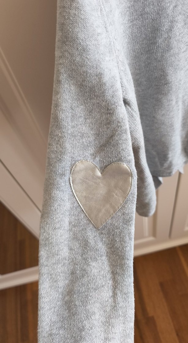 Gri Kız çocuk Uzun Kollu Dirsekleri kalp deri detaylı Hırka - Görsel 3