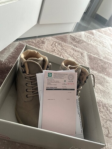 Deichmann Kız çocuk bot
