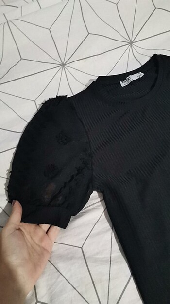 Siyah kol tül detay üst - Görsel 2