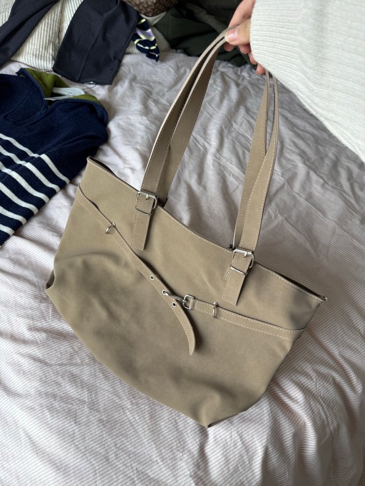 Bej Süet Tokalı Kadın Çantası - Görsel 3