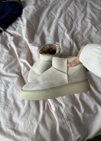 Beyaz Kadın Dolgu Topuklu Sıcak Bot - Görsel 3