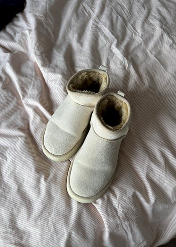 Beyaz Kadın Dolgu Topuklu Sıcak Bot - Görsel 2