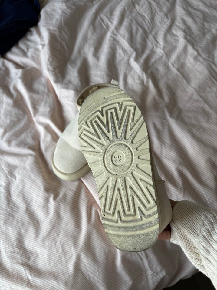 Beyaz Kadın Dolgu Topuklu Sıcak Bot - Görsel 4