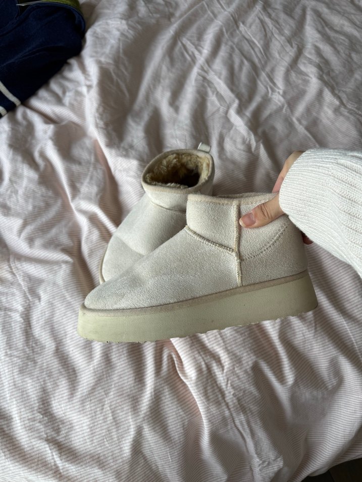 Beyaz Kadın Dolgu Topuklu Sıcak Bot - Görsel 3