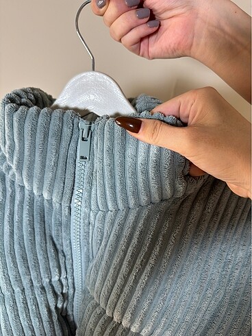 l Beden Pullandbear mont
