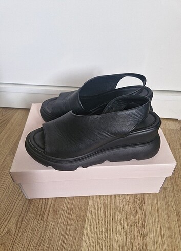 38 Beden siyah Renk #elle#derimod#hotic