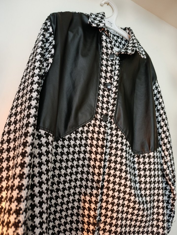 Düğmeli Siyah Beyaz Tesettür Tunik - Görsel 2