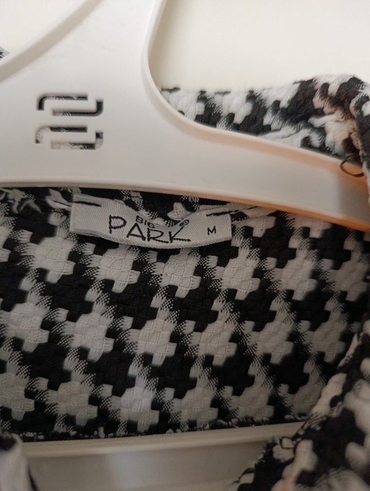 Düğmeli Siyah Beyaz Tesettür Tunik - Görsel 4