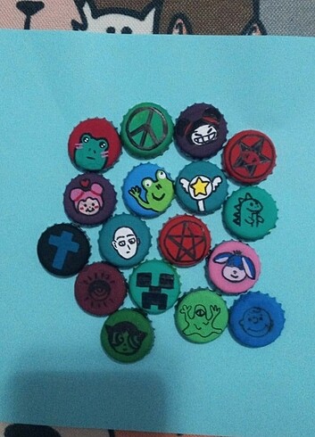 Desenli rozet pin