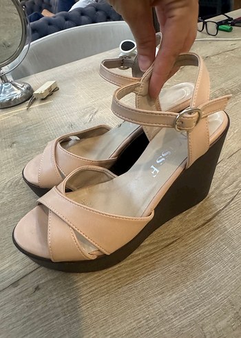 Flo Ayakkabı Bej Kadın Dolgu Topuklu Sandalet