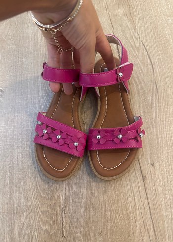 Çiçekli Tokalı Kız Sandalet
