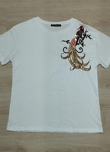 Pul İşleme Kuşlu T-shirt