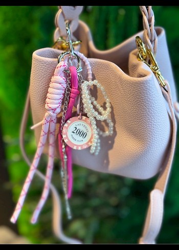 Zara Pembe Püsküllü Anahtarlık charm