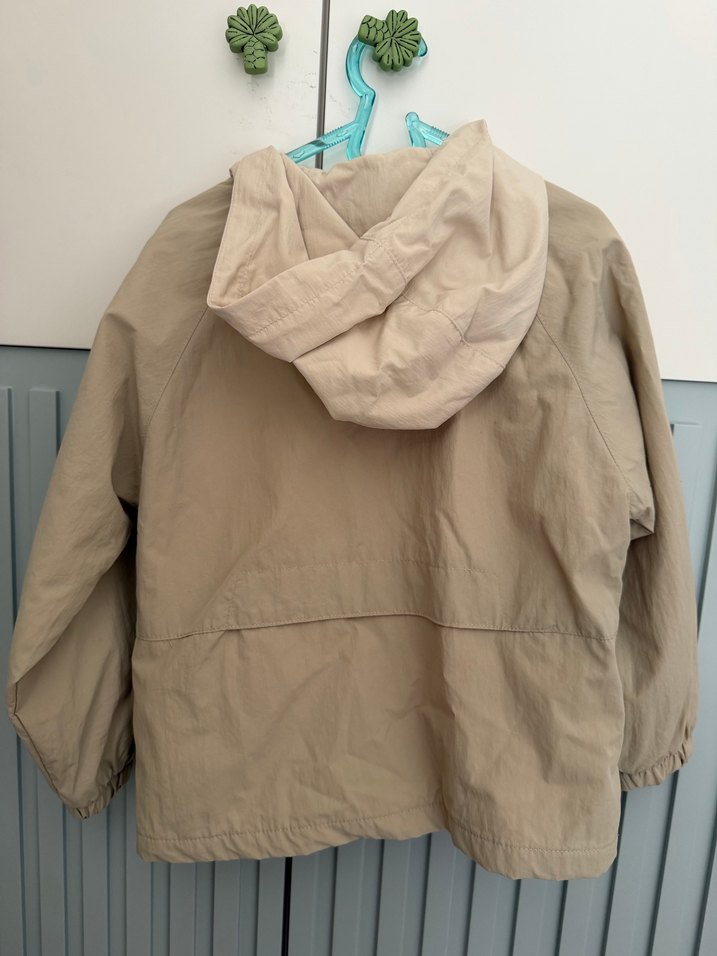Zara bej Kapüşonlu Fermuarlı çocuk yağmurluk - Görsel 4