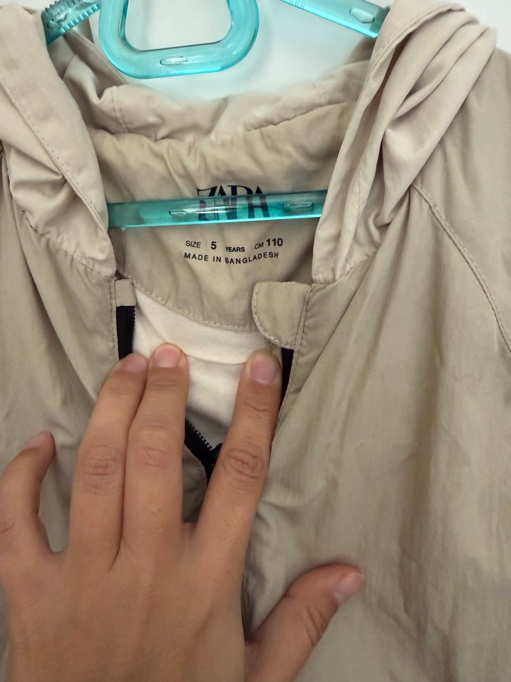 Zara bej Kapüşonlu Fermuarlı çocuk yağmurluk - Görsel 3