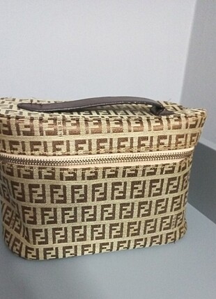Fendi Makyaj Çantası 