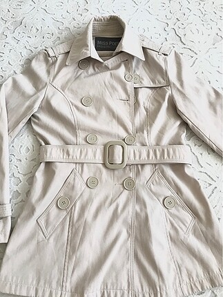Yumuşak dokulu krem rengi trenchcoat