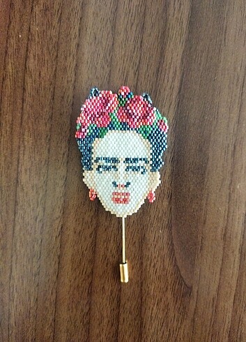 Miyuki Frida Broş