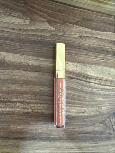 REVOLUTION PRO CORRECTOR