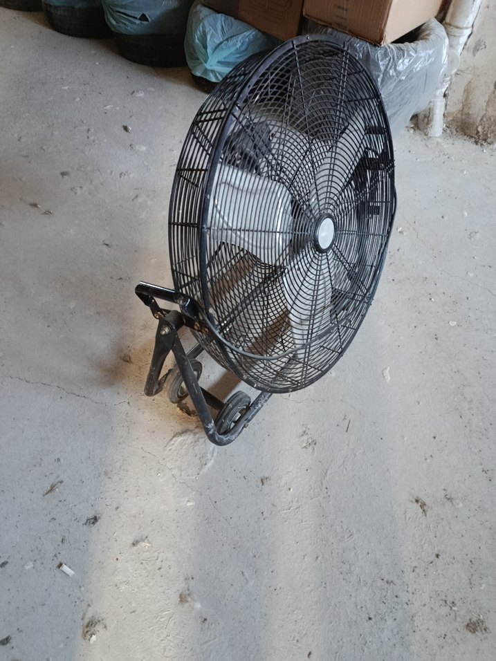 Siyah Metal Gövdeli Vantilatör - Görsel 3