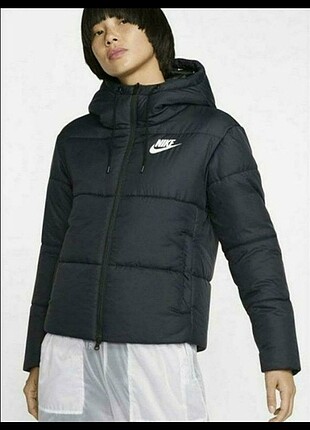 Nike mont