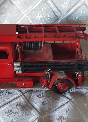Beden Renk Metal Araba