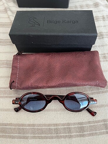 Bilge Karga gözlük