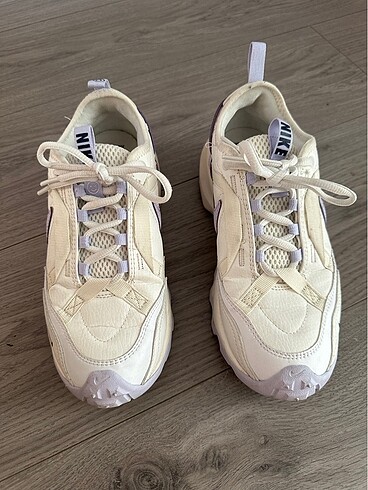 37 Beden Nike TC7900 Premium Sneaker