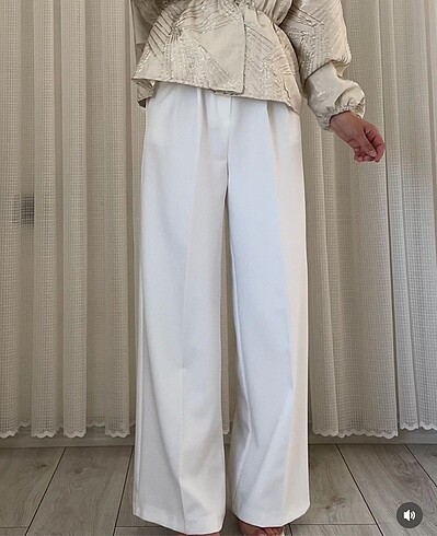 Beyaz geniş paça pantalon