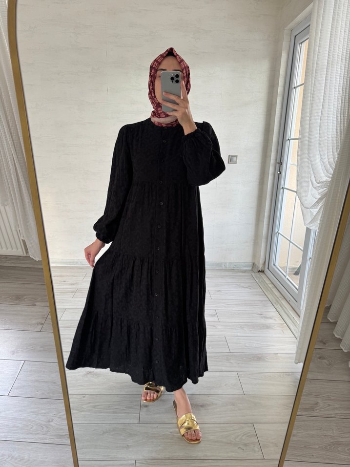 Düğmeli Siyah Nakışlı Uzun Keten Elbise - Görsel 5