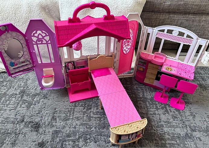 Barbie Portatif Oyun Evi Seti