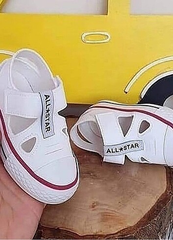 Erkek çocuk beyaz renk ayakkabı