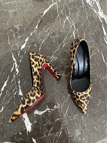 Leopar Stiletto