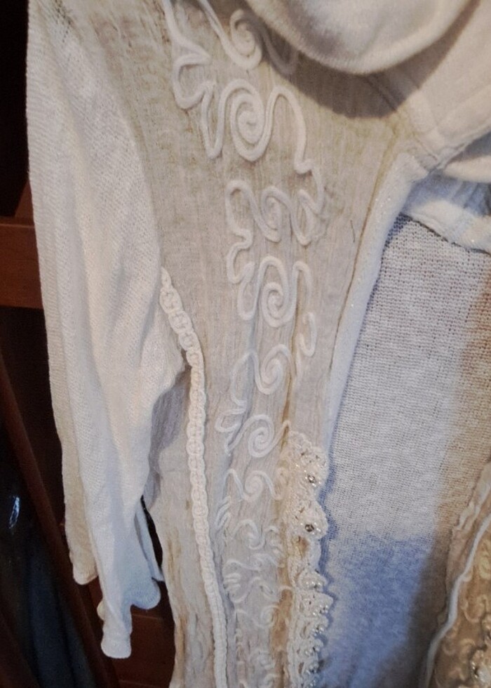 Ince şık islemeli hırka - Görsel 3